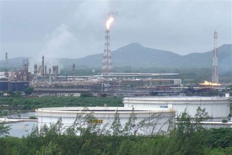 Pemex Worker Injured in Explosion at Oaxaca Refinery Dies, Milenio Reports