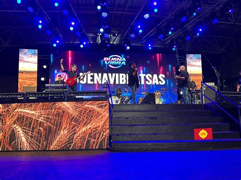 Con una fusión de estilos, Buena Vibra hizo un gran show - Lu24