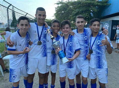 Caso Robinho: STF nega recurso e mantém ex-jogador preso