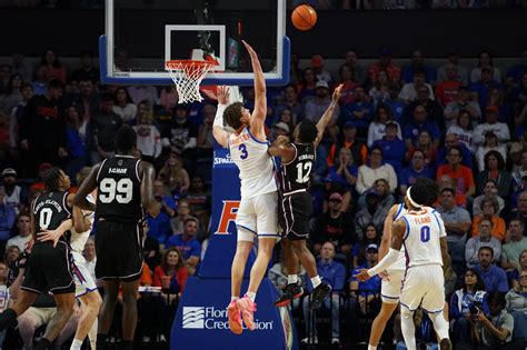 No. 5 Florida closes out home schedule with a 34-point drubbing of ...