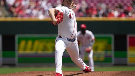 De La Cruz and Steer propel Reds to 5-0 victory over Astros