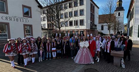 Narren stürmen Lampertheimer Rathaus gemeinsam