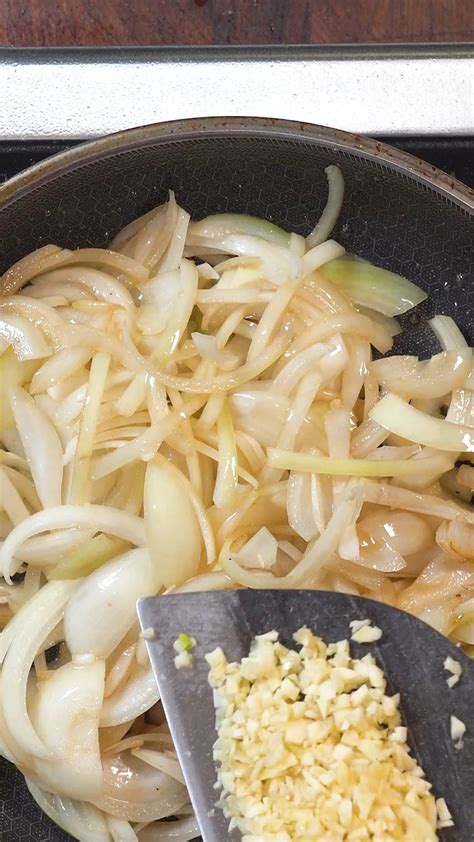 Making a French dip burrito