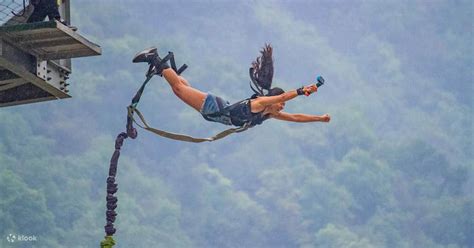 Five best bungee jumping hotspots around the world