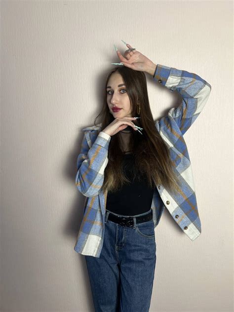 IndiaClune - Young women - 18 years old