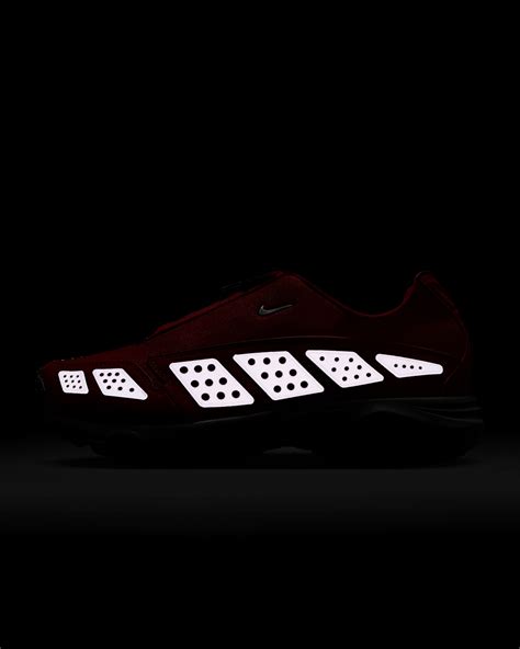 Air Max SNDR 'Gym Red and Fire Red' (HV6352-600) release date. Nike SNKRS