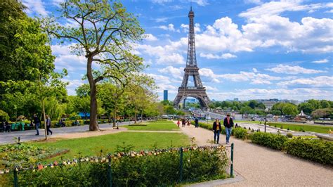 Walking Eiffel Tower and Bir Hakeim Paris
