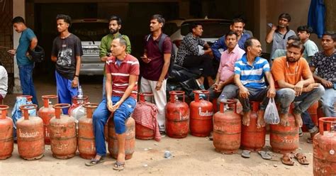 WhatsApp, એપ અને કોલથી ઘરે બેઠા જ LPG સિલિન્ડર બુક કરો, લાંબી લાઇનમાંથી ...