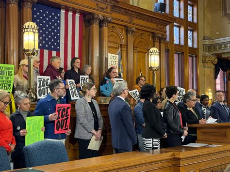 Third "ICE Out MKE" resolution receives Milwaukee committee approval - WTMJ
