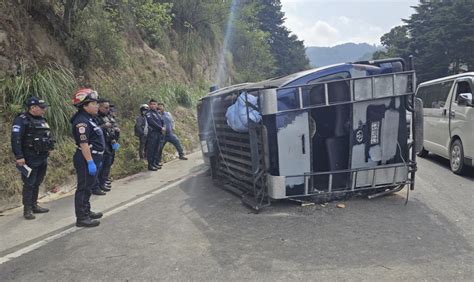 Microbús vuelca en ruta Interamericana; varios heridos son trasladados ...