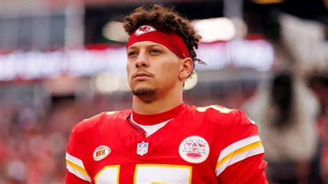 Patrick Mahomes injury update: Chiefs QB seen practicing in leg brace ...