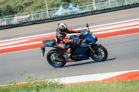 Lebih Canggih dari Pendahulunya, Ini Fitur-fitur Baru Yamaha R25 ...