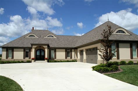 Open concept split floor plan has “curve” appeal | Homes ...