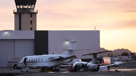 Pilot killed after small jet owned by Vince Neil crashes into plane ...