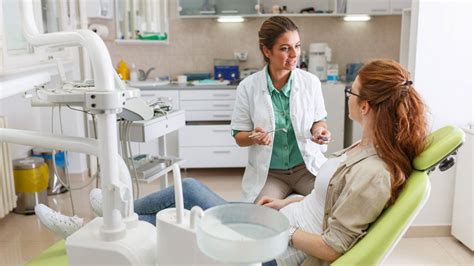 Wisdom tooth infection: Symptoms, causes, and how to treat it