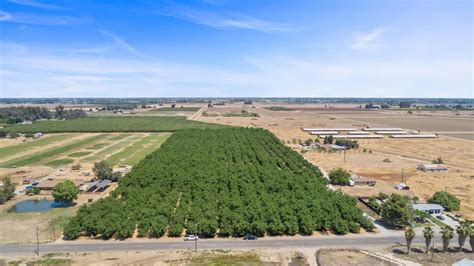 Iona Ave, Hanford, CA 93230 | Realtor.com®