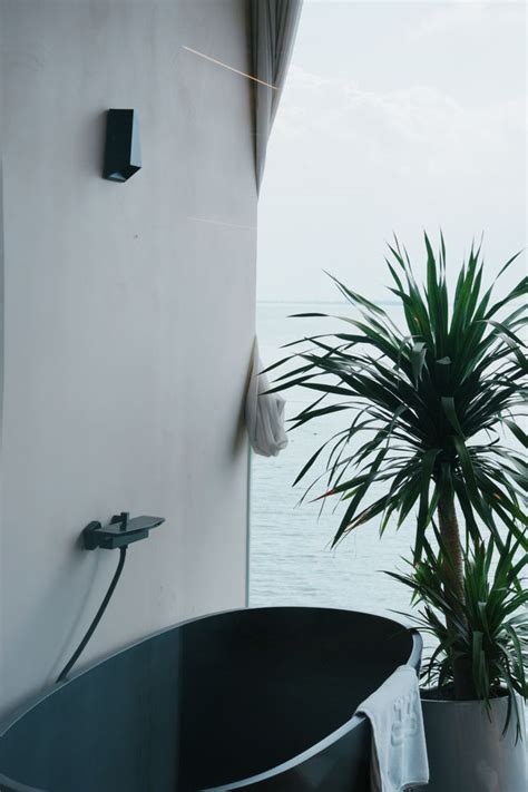 Gugu Meimei｜A Private IMAX Sea View in the Room | Trip.com Dali City