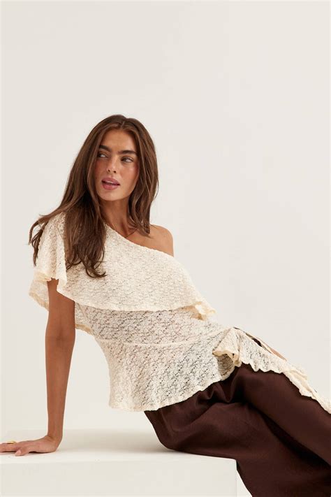 Bubbleroom – Asymmetric Frill Lace Top – Lace tops – White