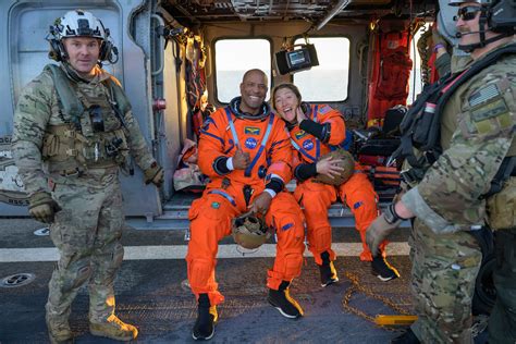 Can I watch live stream of Artemis II splashdown today?