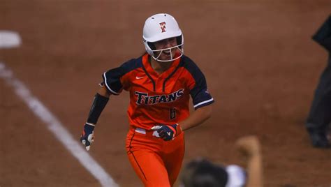 Softball Secures Series Opener Win Over UC San Diego - Cal State Fullerton