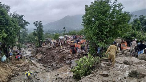 Pakistan flash floods: Helicopter carrying aid crashes, over 300 dead ...