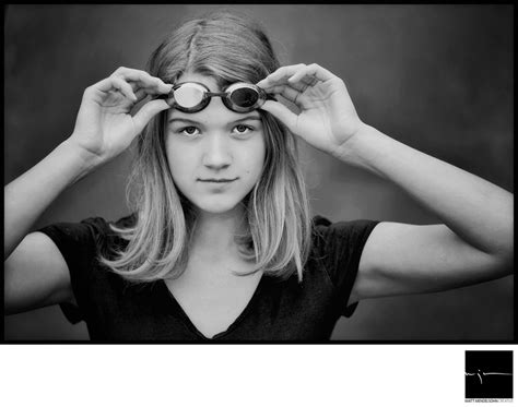 Senior Portraits Girls Swim 的图像结果