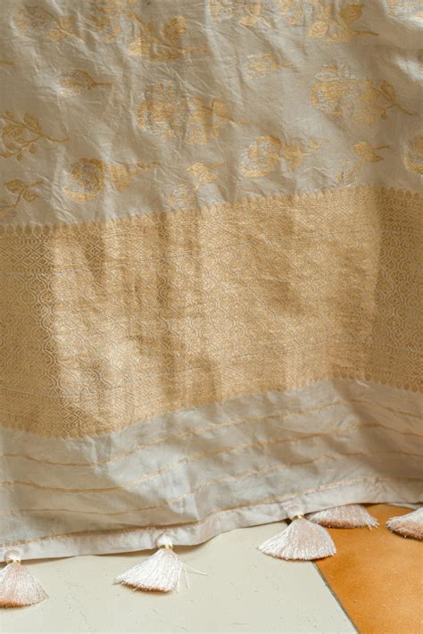 Handloom Katan Silver Gold Zari Ivory Dupatta – Umay Benaras