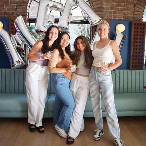 Jordyn Woodruff's feet