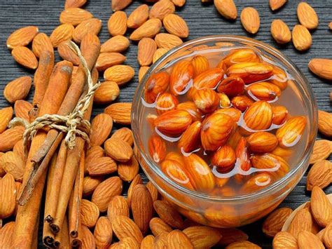 આવી રીતે પલાળેલી બદામ કયારેય ન ખાવી જોઈએ , તેમાં ખતરનાક પદાર્થો