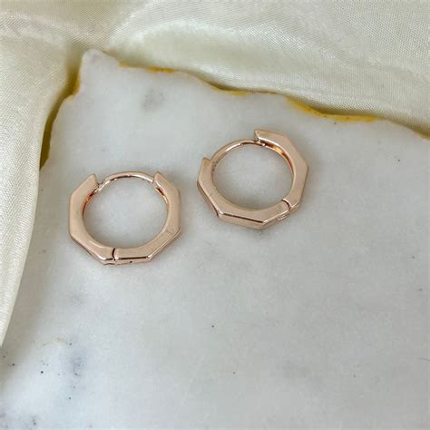 Minimal Huggies Earrings | LAVENDER OFFICIAL – Lavender Official