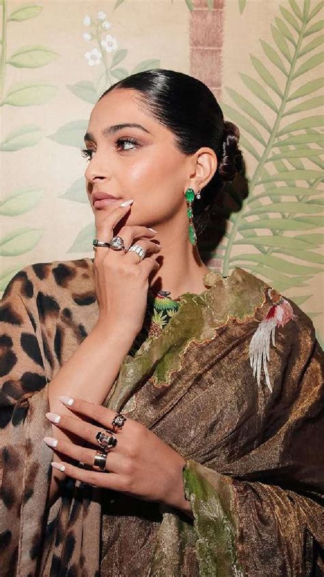 Stunning Hairstyles For Ethnic Suits Ft. Bollywood Queens