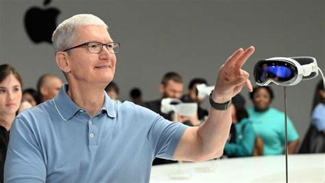 VisionPro headset: Apple gets trolled on social media for hefty $3500 ...