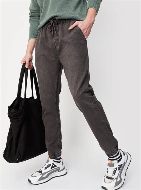 Buy Men Washed Carrot Fit Jogger Jeans Online at just Rs. 1299.0 ...