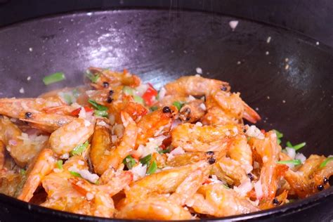 饭店的椒盐虾为啥好吃？告诉你详细做法，一次3斤不够吃，太香了_凤凰网视频_凤凰网