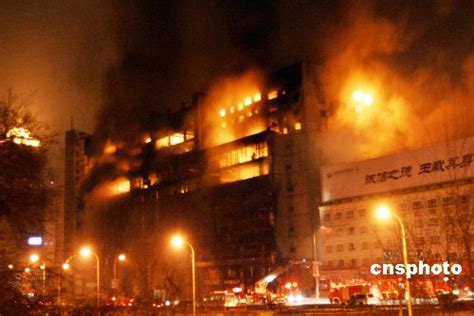发生火灾的乌鲁木齐德汇国际广场大楼将拆除_新闻中心_新浪网