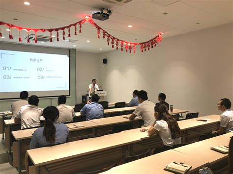 2018年度上半年销售部总结会议报道-江苏天润光学镜片有限公司