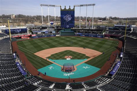 Employees at Kauffman Stadium win a contract with more money and better ...