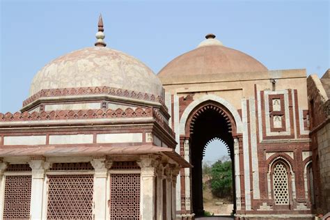 Secret Delhi: Quwwat-Ul-Islam Mosque - and the Winds of Change
