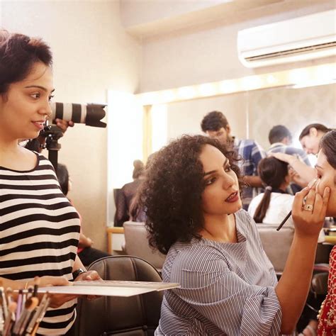 Look out for These Professional Makeup Kits for an Effortless ...