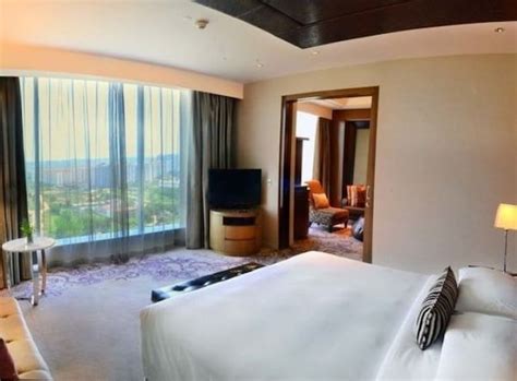 Gurgaon Hotels | Find and compare great deals on trivago