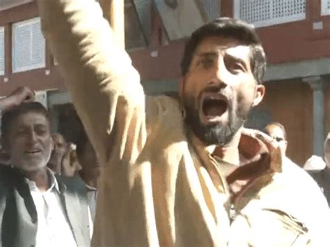 Terrorist attack averted on National Highway between Srinagar-Kupwara