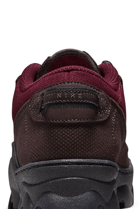 Women's Lahar Low Canvas 'Dark Beetroot' Release Date. Nike SNKRS