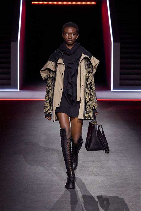 Autumn-Winter 2025-2026 Ready-to-Wear Show - womens-fashion - Fashion ...