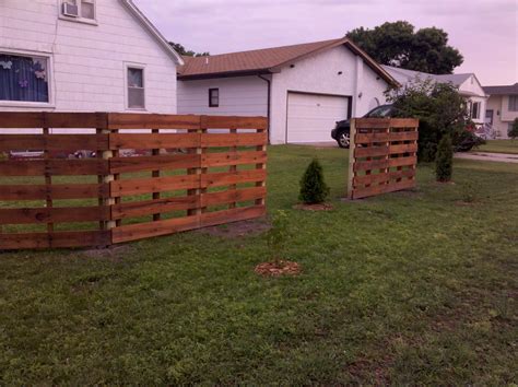 DIY Pallets Fence: Transform Your Yard with Rustic Charm