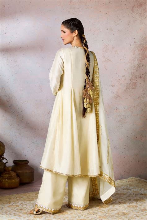 Masaba - Ivory Whispering Lily Kurta Set - Elahe