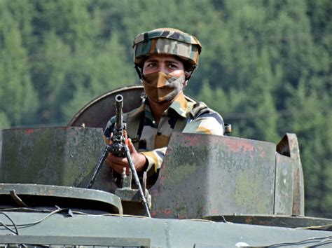 After LoC, Now Indian Army Riflewomen Deployed In Kashmir For The First ...
