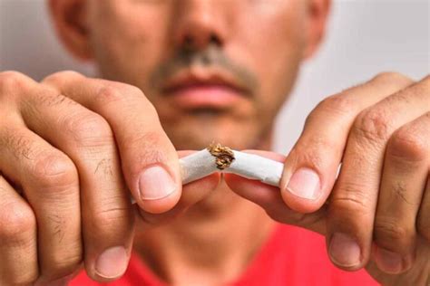 Does smoking increase the risk of colon cancer?