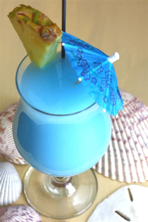 Blue Hawaiian classic cocktail recipe | Mix That Drink