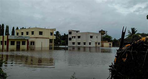 Flood photos: Situation worsens in Karnataka and Maharashtra, 2.5 lakh ...