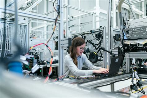 Inventory Traps: How Mid-Market Manufacturers Are Bleeding Working Capital